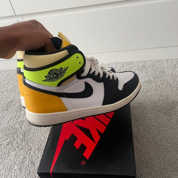 Jordan Retro 1 - Picture 1 of 6